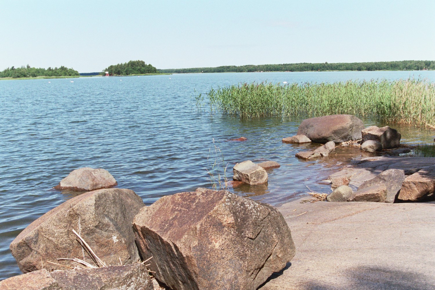 Eskari-2.-luokkalaisten leiripäivä Luodolla Leireillään yhdessä Luodon mereisissä maisemissa!