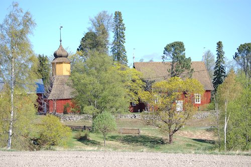 Avaa kuva isommaksi Irjanteen kirkko ja kellotapuli