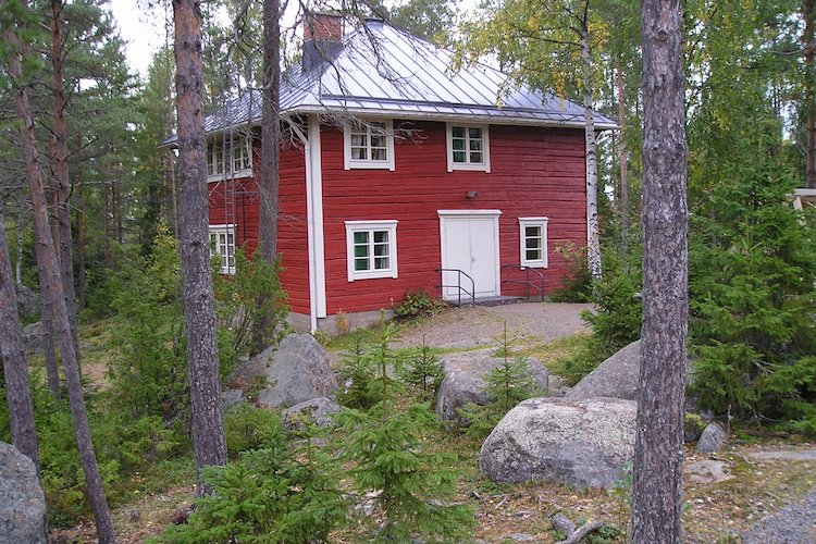 Avaa kuva isommaksi Luodon leirikeskuksen makasiinirakennus