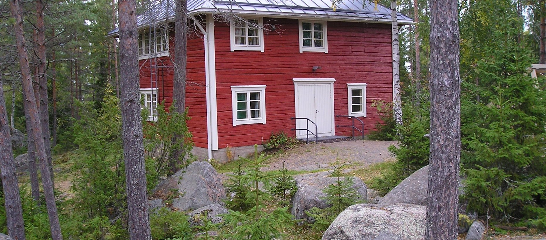 Avaa kuva isommaksi Luodon leirikeskuksen makasiinirakennus