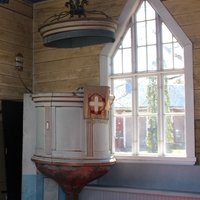 Avaa kuva isommaksi Luvian hautausmaan kappelin saarnastuoli