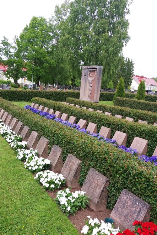 Avaa kuva isommaksi B1 Luvia, sankarihaudat3_M.