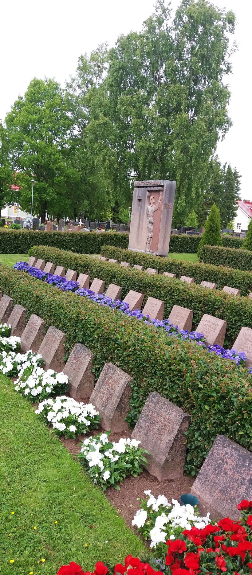 Avaa kuva isommaksi B1 Luvia, sankarihaudat3_XL.