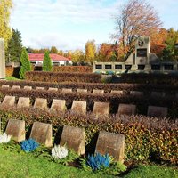 Avaa kuva isommaksi Luvian sankarihautoja syksyllä