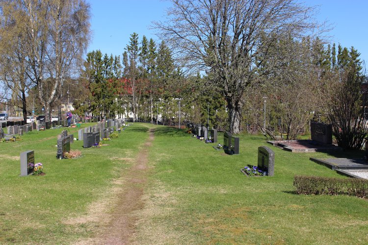 Avaa kuva isommaksi B3 Luvian hautausmaa keväällä_M.