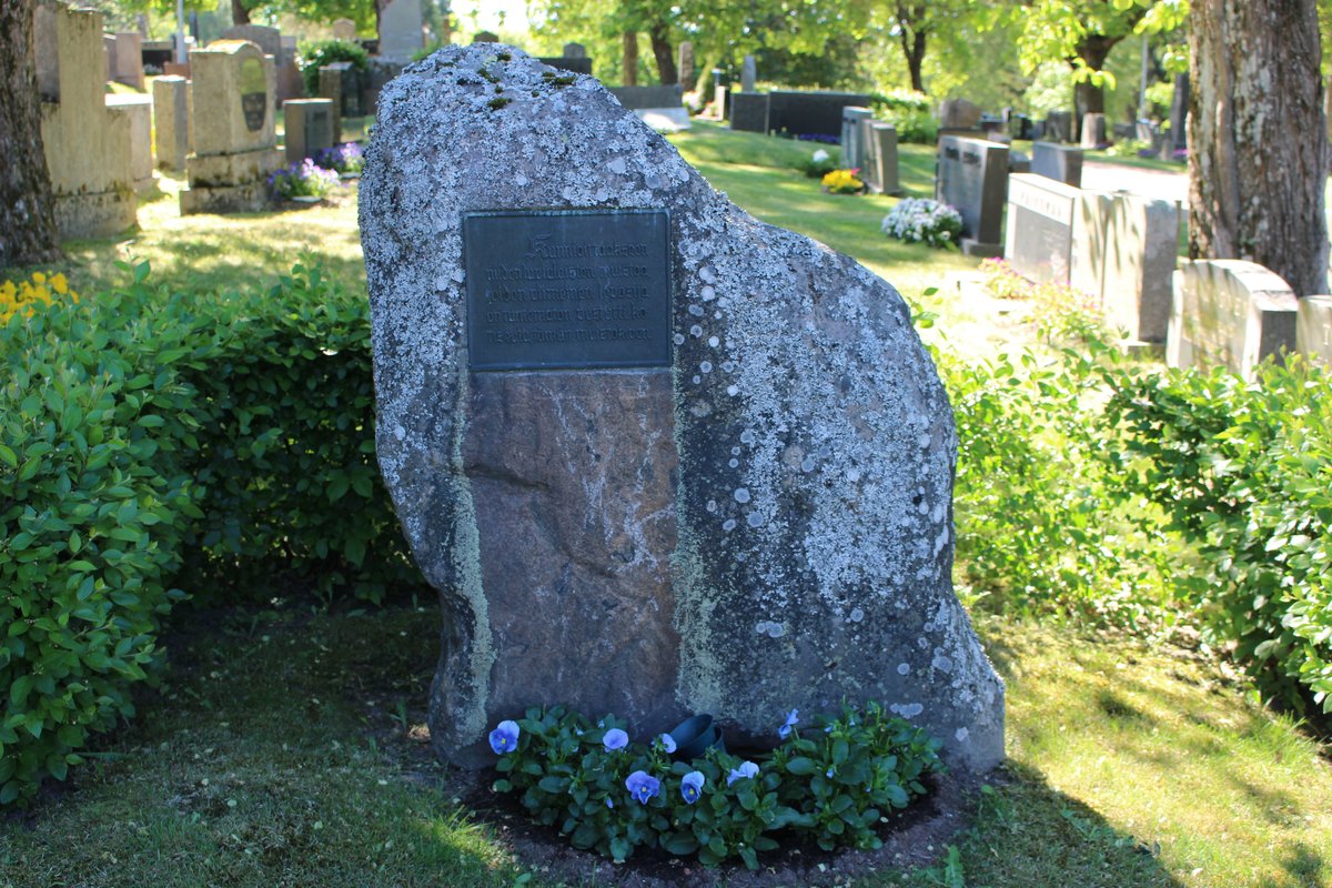 Avaa kuva isommaksi B5 Luvian muualle haudattujen muistokivi_L.