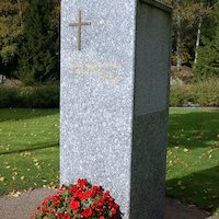 Avaa kuva isommaksi Irjanteen muistolehdon muistomerkki