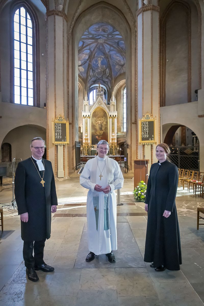 Piispat Tapio Luoma, Kaarlo Kalliala ja Mari Leppänen Turun Tuomiokirkossa
